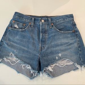 Levi’s 501 cutoff short